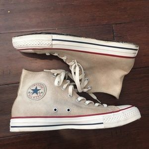 Size 8 Chuck Taylor—leather